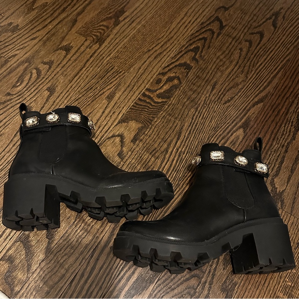 Steve Madden Amulet Bootie ls Size 7